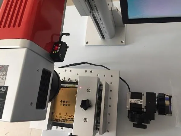 RS-DF20-100 metal parts laser marking machine detail 01